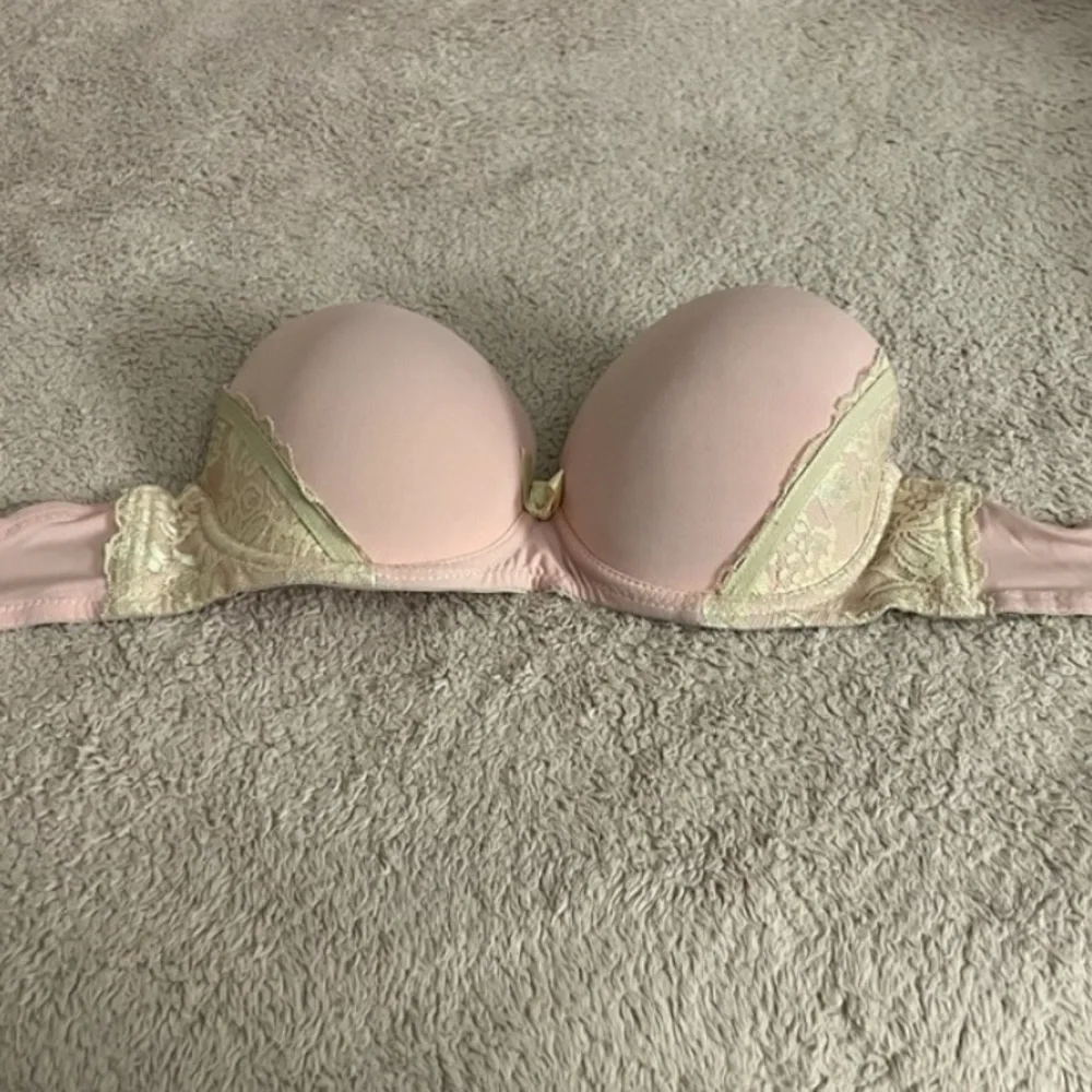Bras - Picture 4 of 4